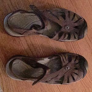 Keen closed toe sandals - brown 7.5